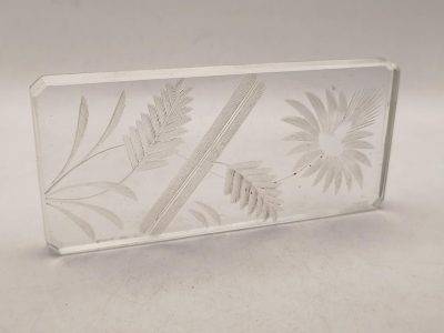 Szklany przycisk do papieru