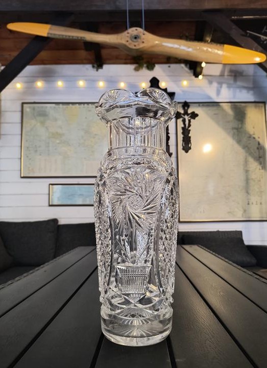 Duży wazon kryształowy z falbanką