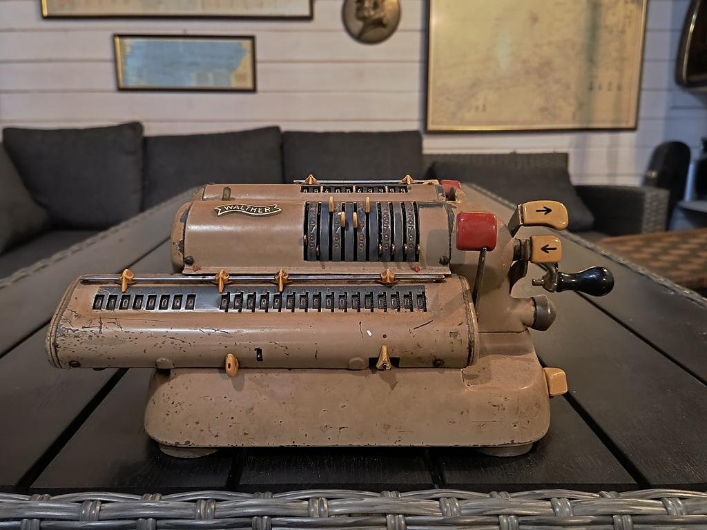 Stara maszyna licząca WALTHER, Niemcy