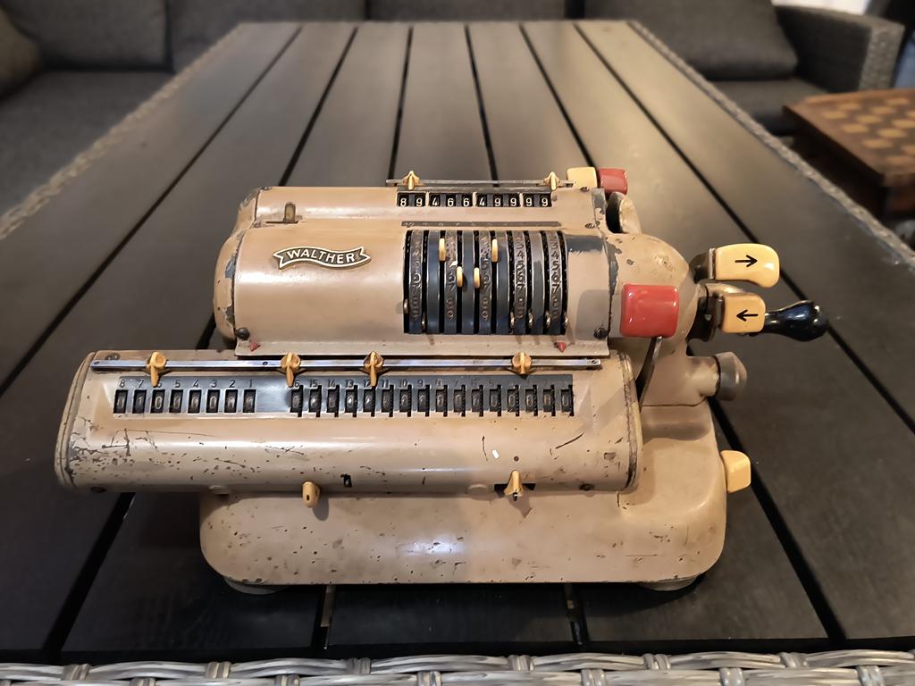 Stara maszyna licząca WALTHER, Niemcy