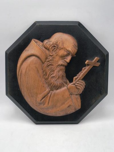 Płaskorzeźba drewniana - Święty Konrad