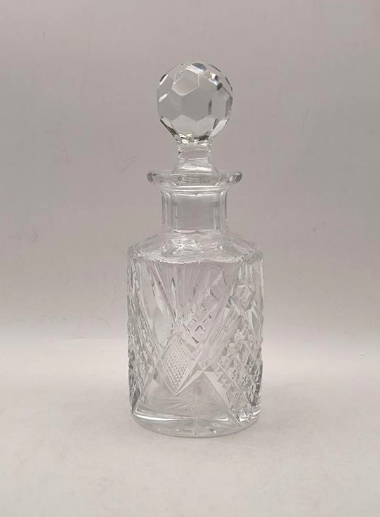 Mały pojemnik kryształowy