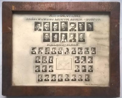 Zdjęcie - Absolwenci Państwowego Liceum Administracyjno-Gospodarczego w Bielsku-Białej