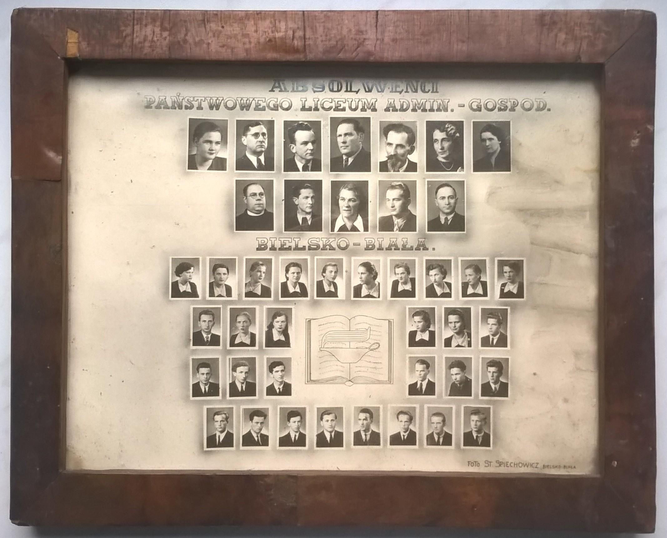 Zdjęcie - Absolwenci Państwowego Liceum Administracyjno-Gospodarczego w Bielsku-Białej