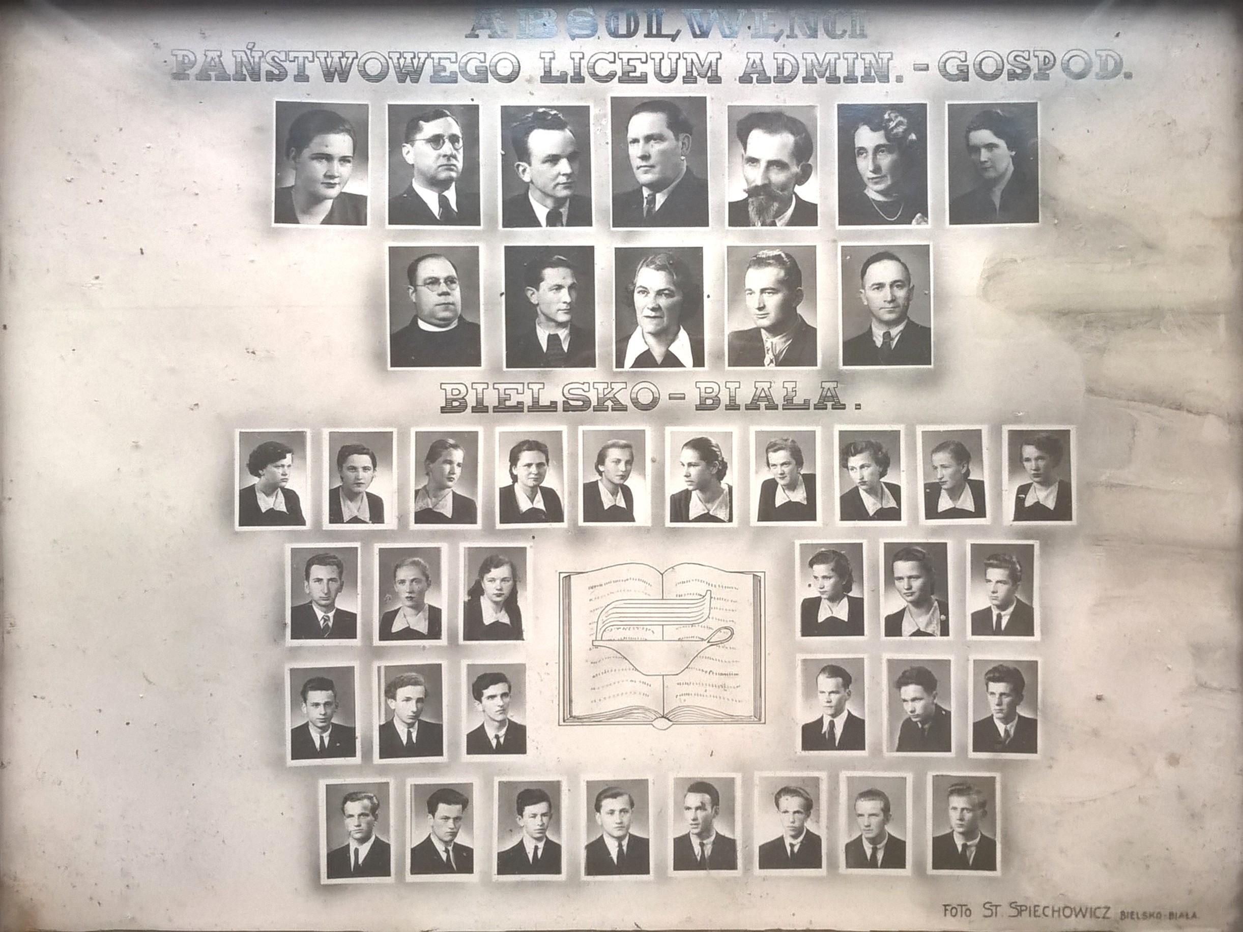 Zdjęcie - Absolwenci Państwowego Liceum Administracyjno-Gospodarczego w Bielsku-Białej