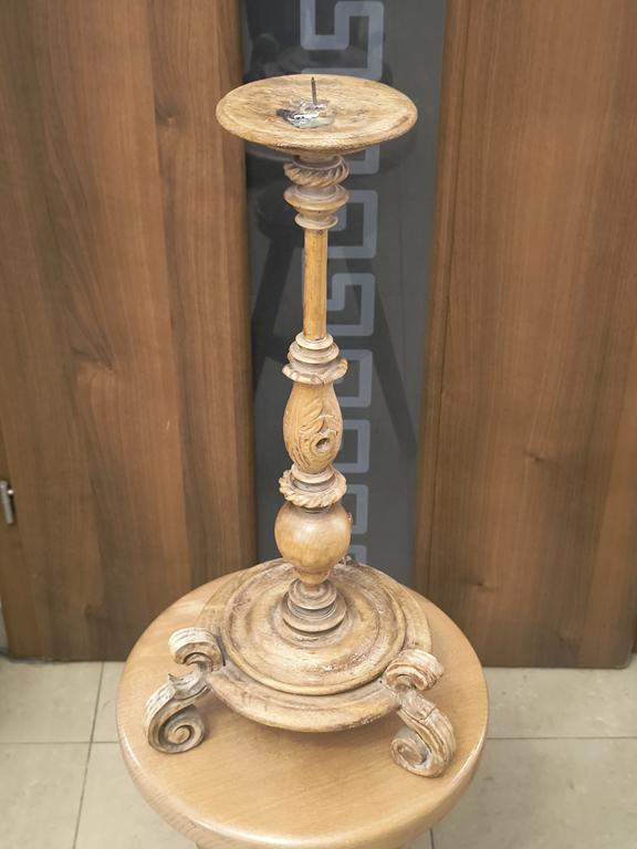 Drewniany świecznik, XVIII w.