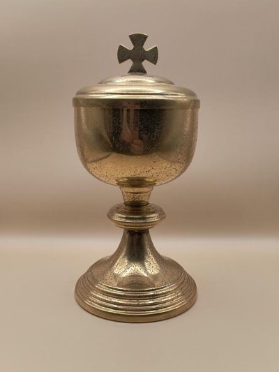 Puszka mosiężna na komunikanty