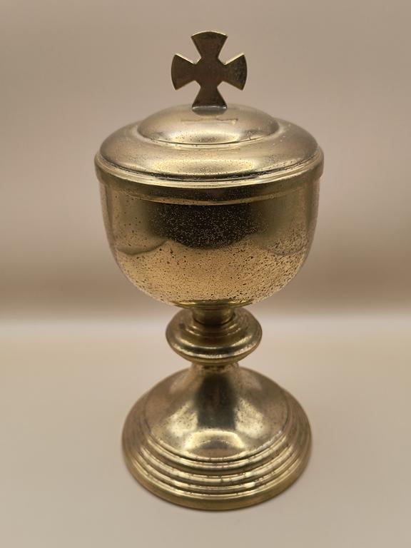 Puszka mosiężna na komunikanty