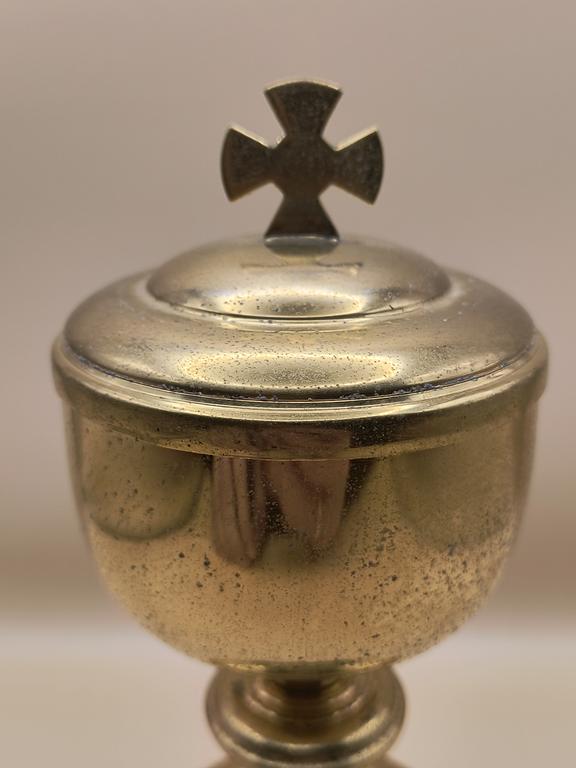 Puszka mosiężna na komunikanty