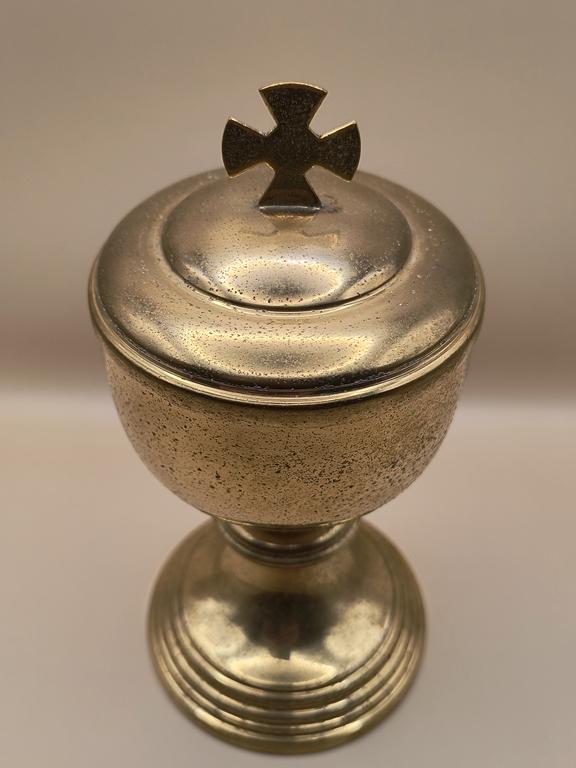 Puszka mosiężna na komunikanty