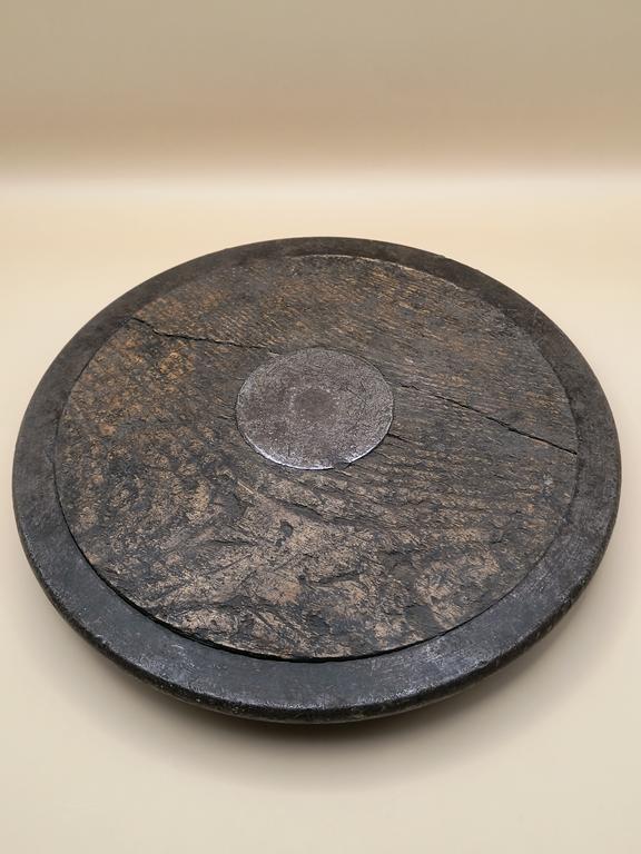 Dysk z drewna i żelaza, z lat 30-tych