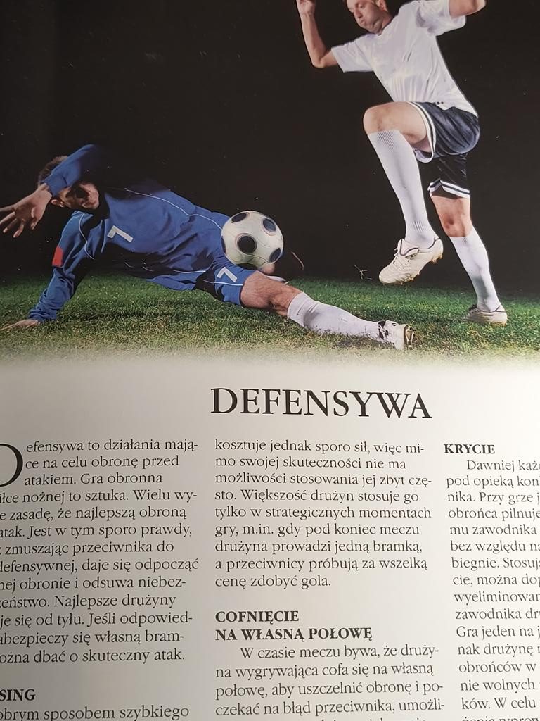 Książka "Piłka nożna - historia, legendy, mistrzostwa, puchary", 2012 r.