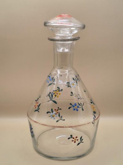 Szklana karafka - kwiaty