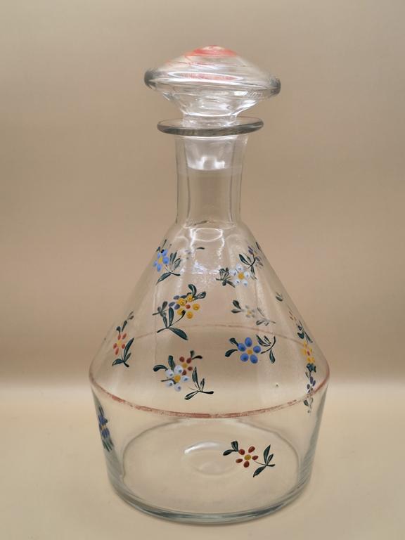 Szklana karafka - kwiaty