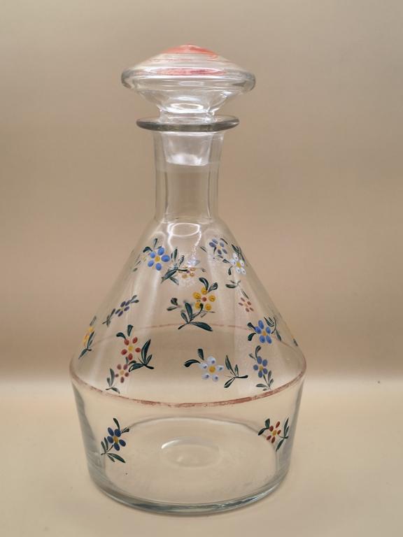 Szklana karafka - kwiaty