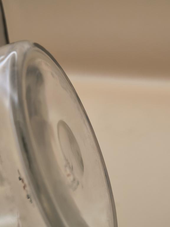 Szklana karafka - kwiaty