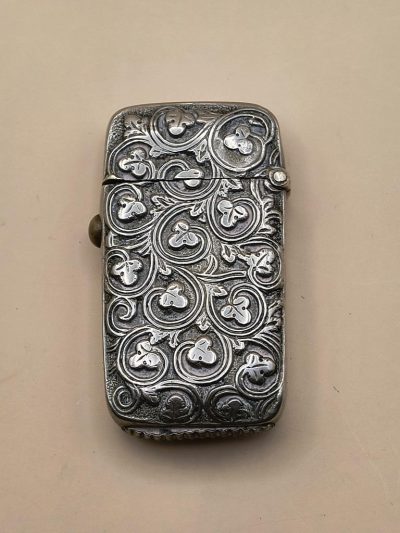 Etui, pudełko na zapałki - zdobienie kwiaty