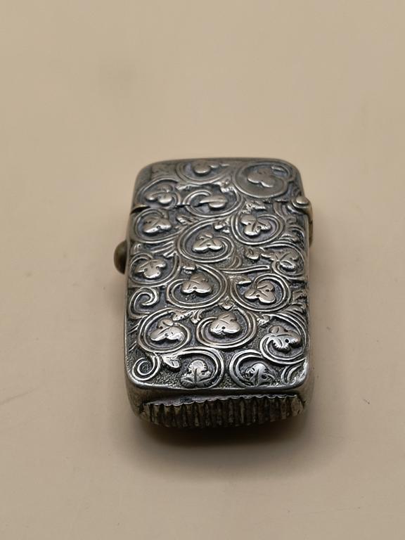 Etui, pudełko na zapałki - zdobienie kwiaty