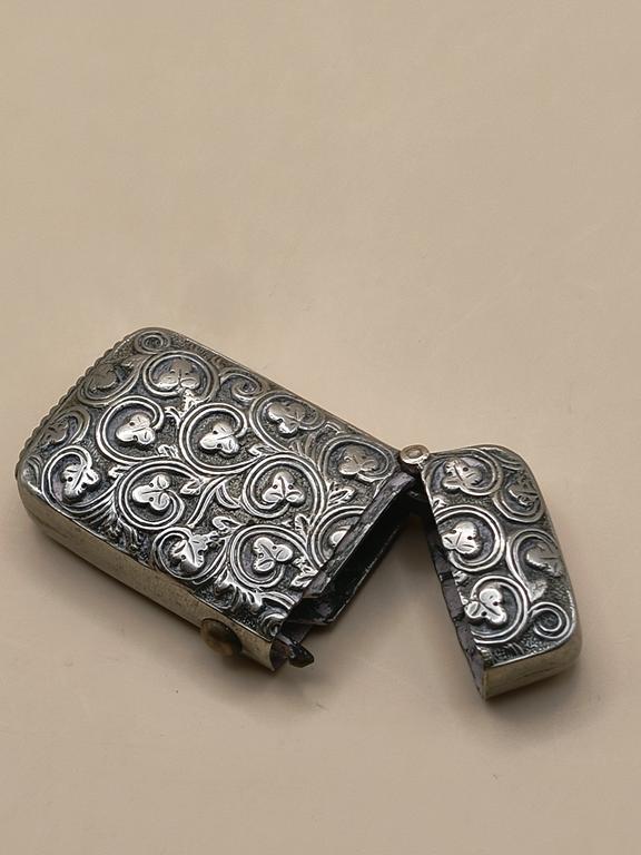 Etui, pudełko na zapałki - zdobienie kwiaty