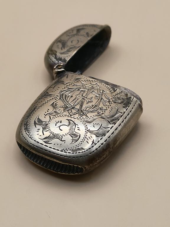 Etui, pojemnik na zapałki - z monogramem