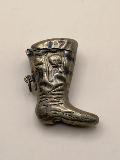 Etui, pojemnik na zapałki - but