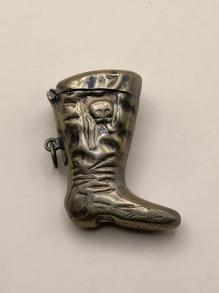 Etui, pojemnik na zapałki - but