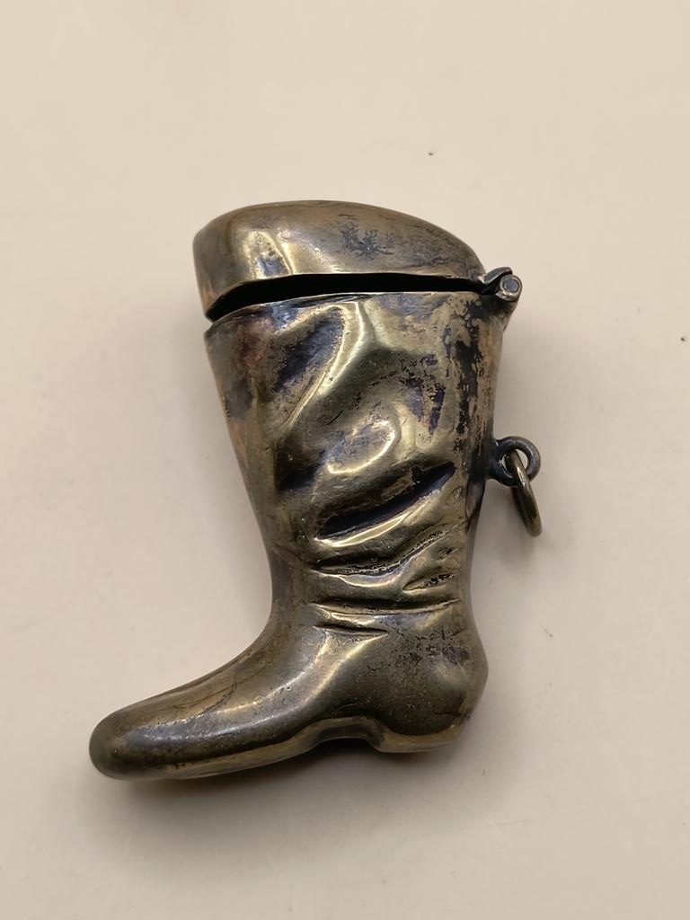 Etui, pojemnik na zapałki - but