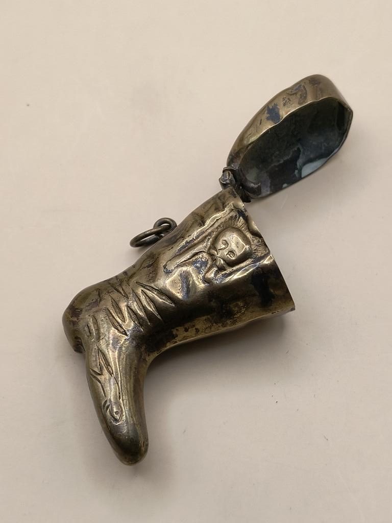 Etui, pojemnik na zapałki - but