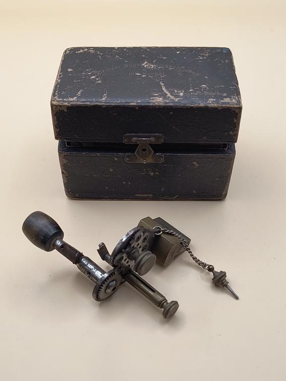 Stare urządzenie zegarmistrzowskie