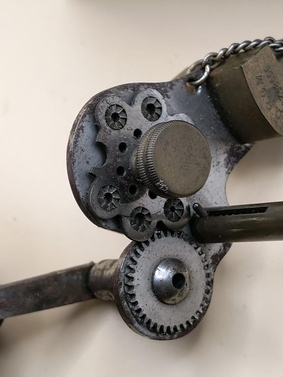 Stare urządzenie zegarmistrzowskie