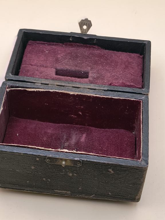 Stare urządzenie zegarmistrzowskie