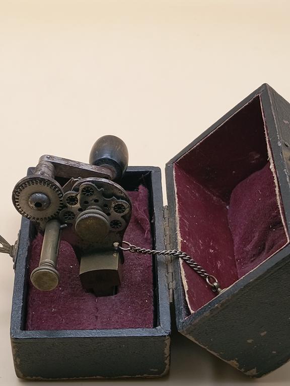 Stare urządzenie zegarmistrzowskie