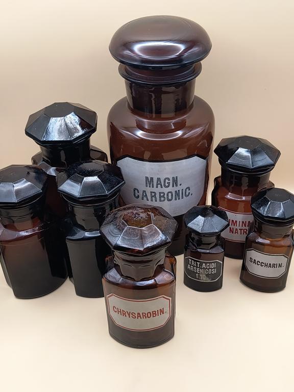 Zestaw butelek, słoików aptecznych - 8 sztuk