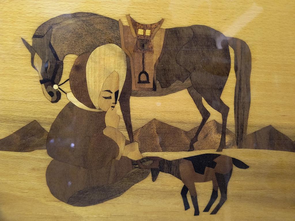 Obrazek intarsjowany – dziewczynka ze zwierzętami