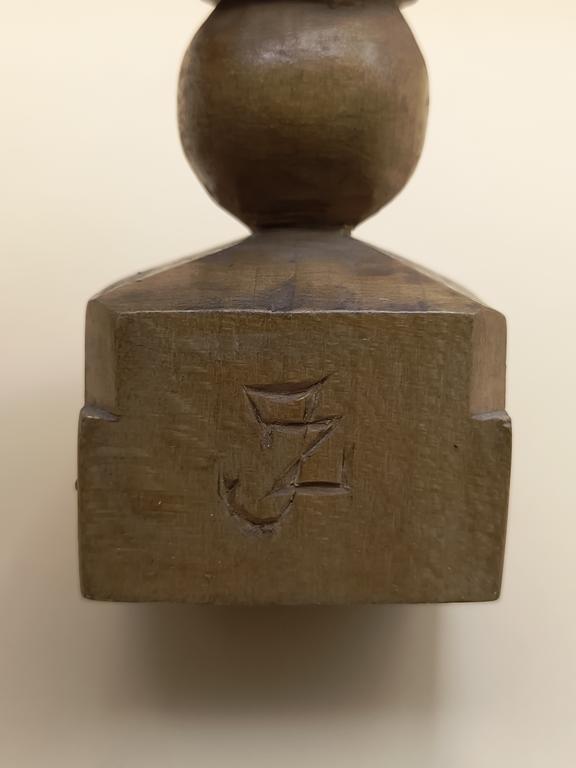 Figurka drewniana Matki Boskiej