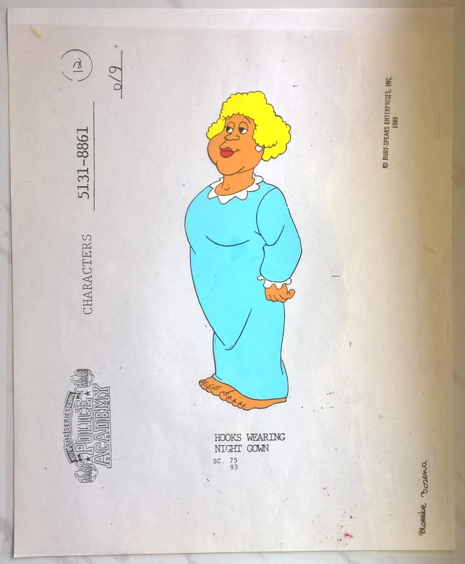 Folia animacyjna - AKADEMIA POLICYJNA - Policjantka Hooks w koszulce nocnej (12)