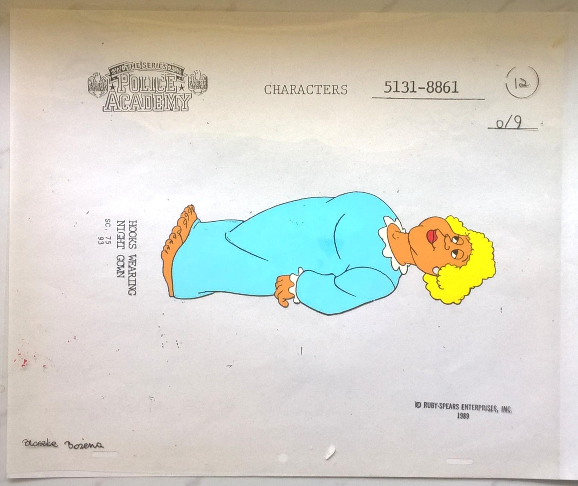 Folia animacyjna - AKADEMIA POLICYJNA - Policjantka Hooks w koszulce nocnej (12)