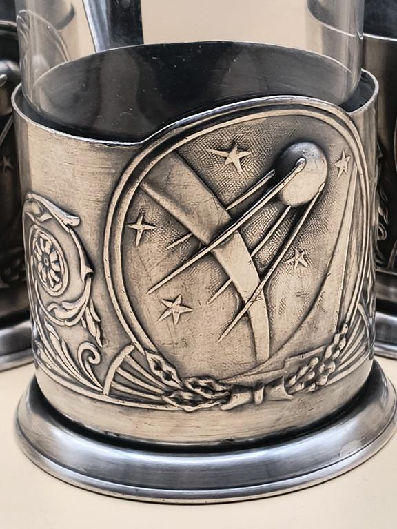 Szklanki w koszyczkach - Sputnik