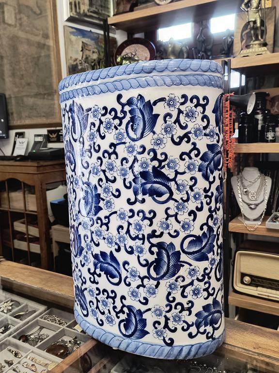 Duży porcelanowy pojemnik na parasole