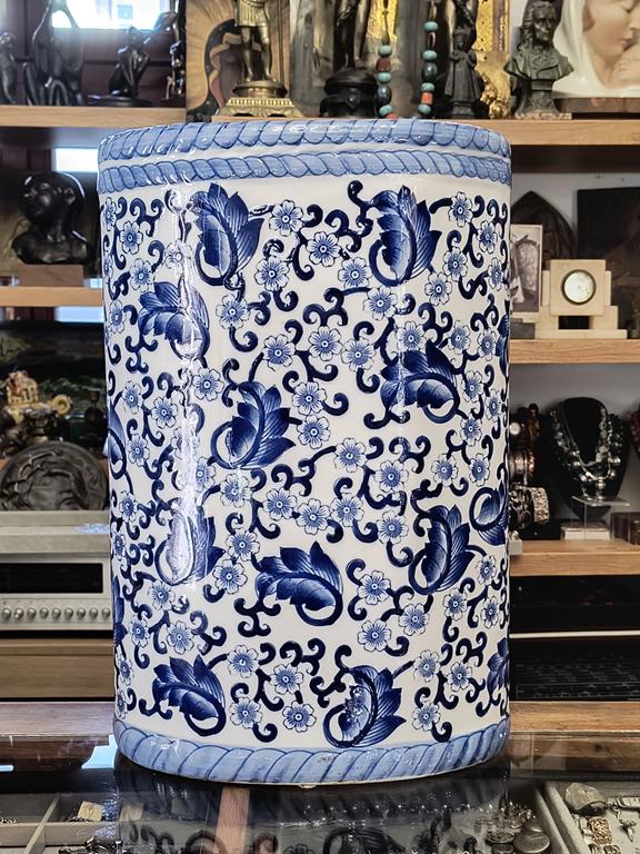 Duży porcelanowy pojemnik na parasole