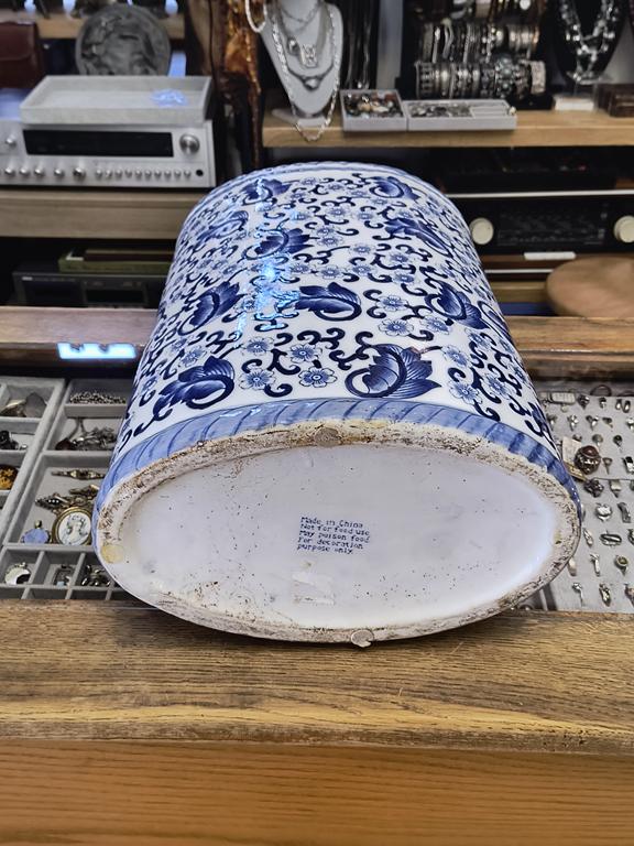 Duży porcelanowy pojemnik na parasole