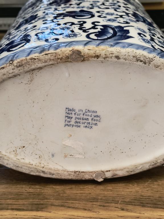 Duży porcelanowy pojemnik na parasole
