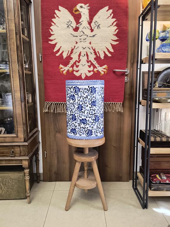 Duży porcelanowy pojemnik na parasole