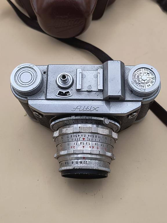 Aparat fotograficzny Altix - z futerałem i obiektywem Meyer Optik