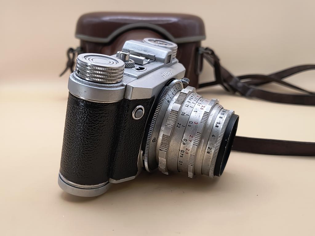 Aparat fotograficzny Altix - z futerałem i obiektywem Meyer Optik