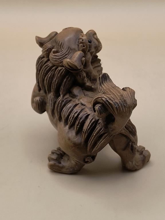 Japońska figurka NETSUKE - lew