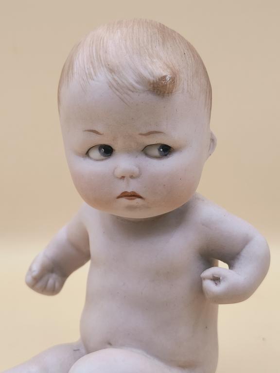 Figurka porcelanowa bobasa - "Piano Baby", Gebrüder Heubach (Bracia Heubach)