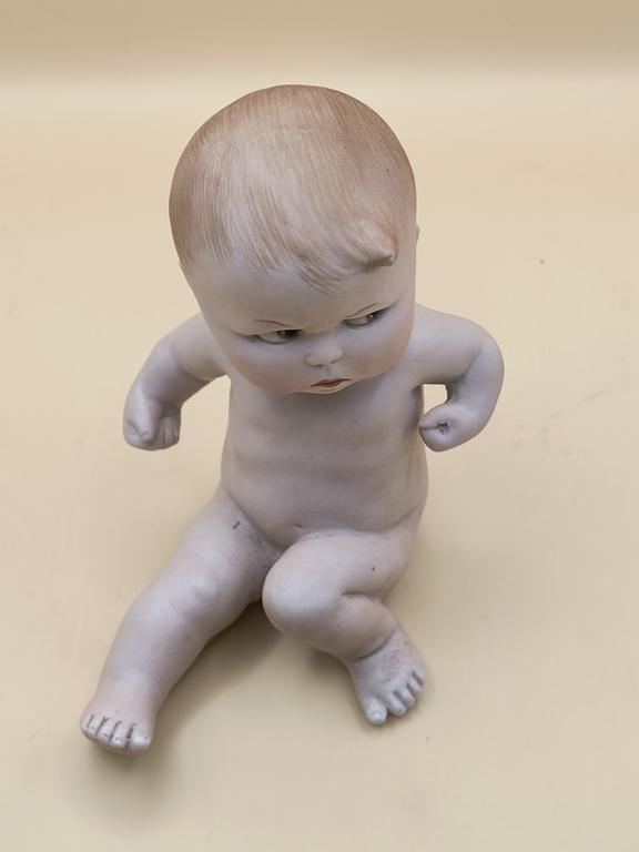 Figurka porcelanowa bobasa - "Piano Baby", Gebrüder Heubach (Bracia Heubach)