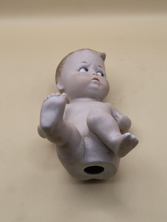 Figurka porcelanowa bobasa - "Piano Baby", Gebrüder Heubach (Bracia Heubach)