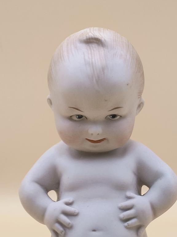 Figurka porcelanowa bobasa – „PIANO BABY”, Gebrüder Heubach (Bracia Heubach)